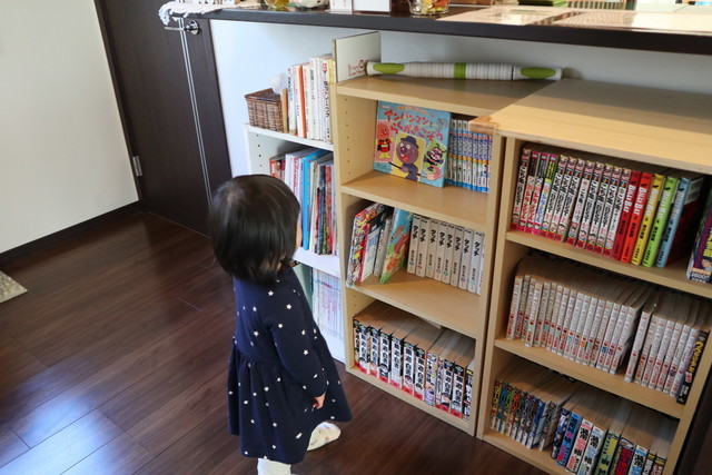 子連れで整体を受ける女性